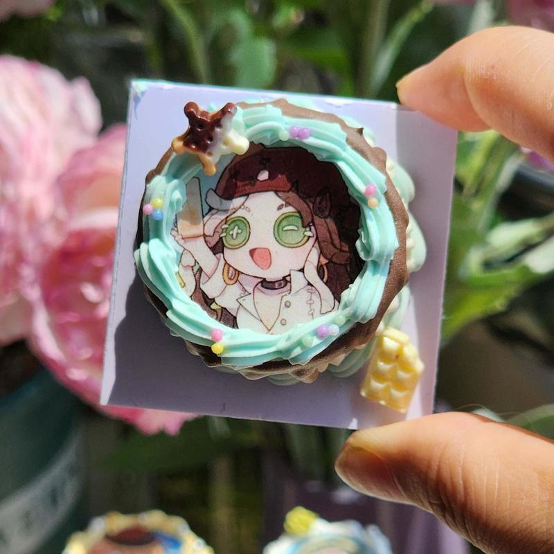 Identitas V Karakter Kue Tanah - Photography Anime ulasan dan harga
