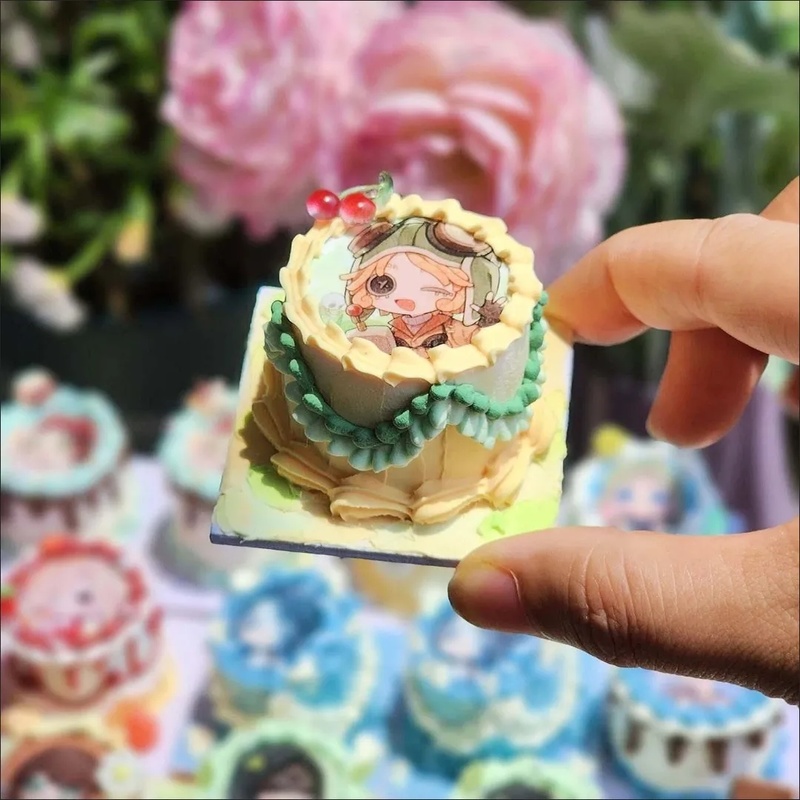 Identitas V Karakter Kue Tanah - Photography Anime ulasan dan harga